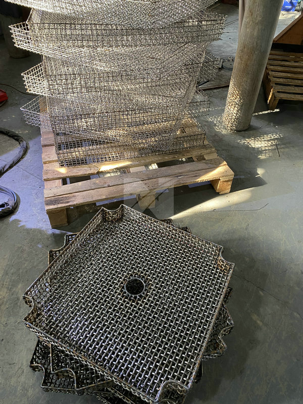 Woven Alloy Wire Mesh Basket Liners_Qingdao Hexin Machinery Expert for Heat  resistant castings with nickel cobalt alloys
