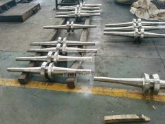 Cast rollers made of G24-24-Nb